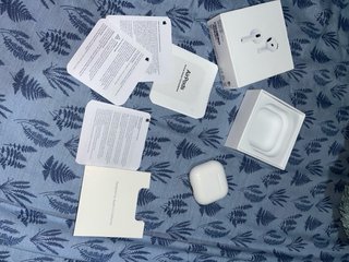 Airpods 4 (2 auricular) con caja URGE
