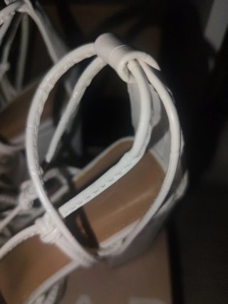 Tacones blancos de tiras