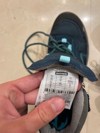 Botas de trekking Quechua azul y turquesa