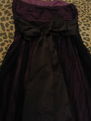 Vestido de fiesta morado y negro