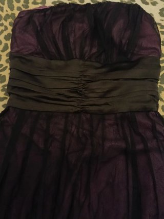 Vestido de fiesta morado y negro