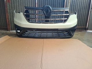 Parachoques delantero Renault Trafic III