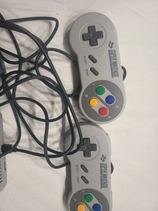 Console Super Nintendo (SNES) + 2 Controller