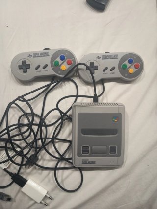 Console Super Nintendo (SNES) + 2 Controller
