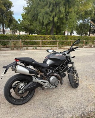 Ducati Monster 696 - 2011 - Negra - 33.000km.