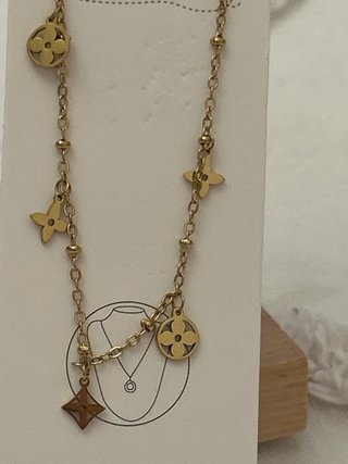 Cadena acero con colgantes flores