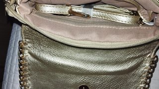 Bolso de fiesta dorado con cadena