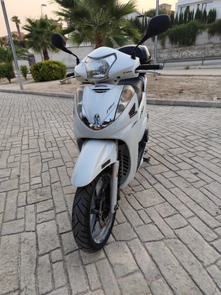 Honda SH 300i Blanca