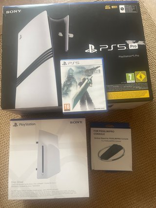 PS5 Pro 2TB Blanca CON LECTOR,base  y juego