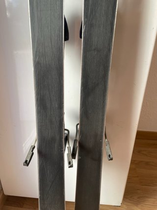 Esquís Rossignol con fijaciones