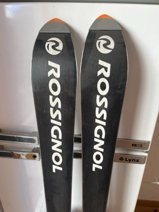 Esquís Rossignol con fijaciones