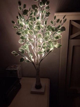 REBAJADO Árbol decorativo blanco con hojas verdes