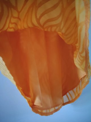 Top arancione con rouches