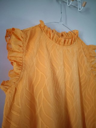 Top arancione con rouches