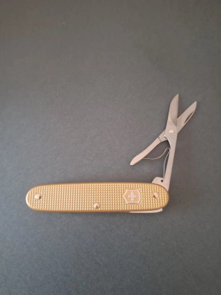 Navaja Victorinox Alox companion X Dorada