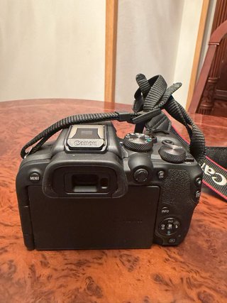 Cámara Canon EOS R10 + Batería Extra