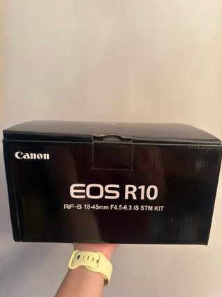 Cámara Canon EOS R10 + Batería Extra