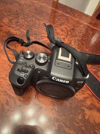Cámara Canon EOS R10 + Batería Extra
