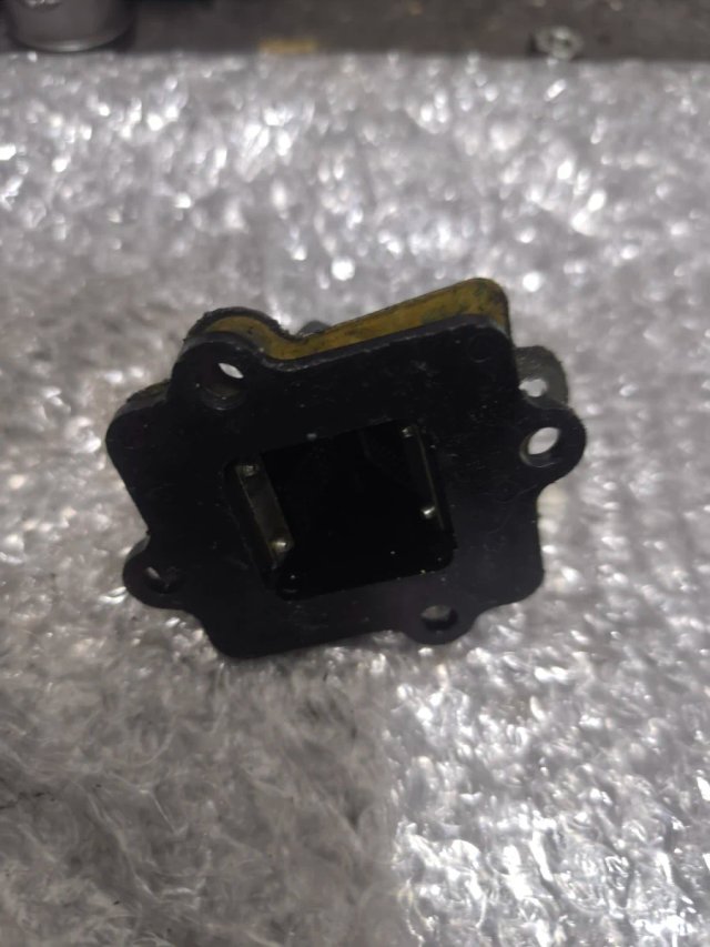 CAJA DE LAMINAS DE CARBONO YAMAHA NEOS 50 2T