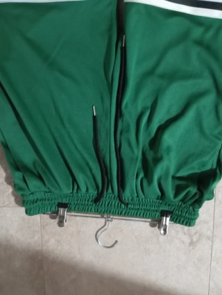 Pantalón deportivo verde