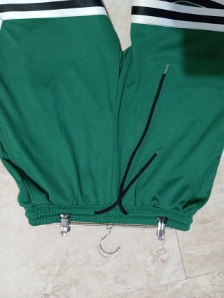 Pantalón deportivo verde