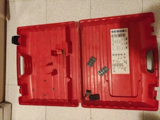 Caja Hilti Roja