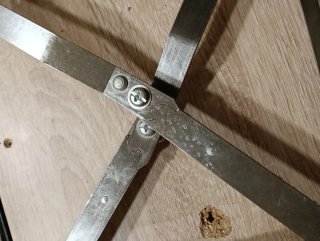 Escuadras metálicas con tornillo de seguridad