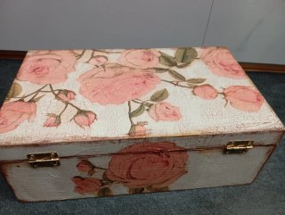 Caja de madera decorada estilo Shabby Chic