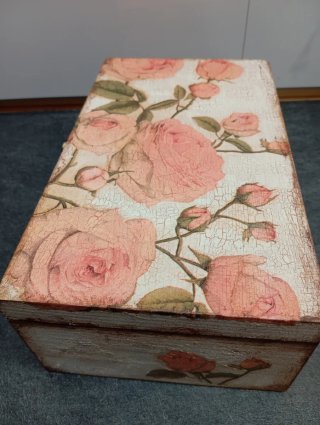 Caja de madera decorada estilo Shabby Chic