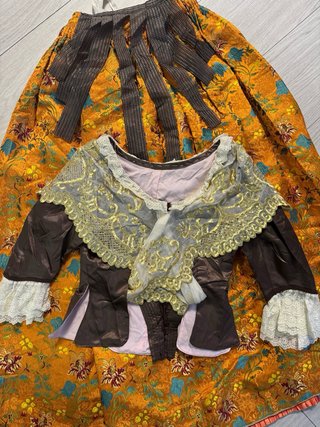 Traje de Fallera Oro y Naranja