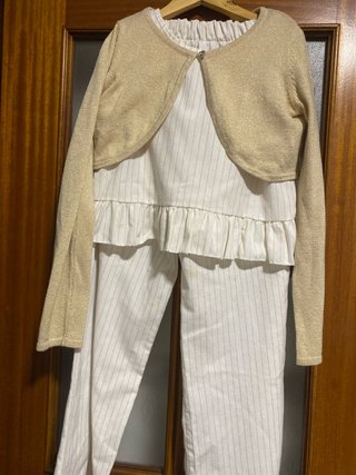 Conjunto pantalón, camisa y rebeca