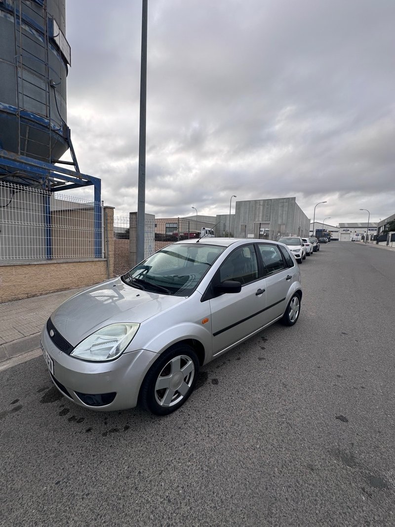 Ford Fiesta 2005 - foto 1