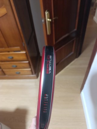 Pala de pádel NOX EA10 Ventus Xtreme agrietada.