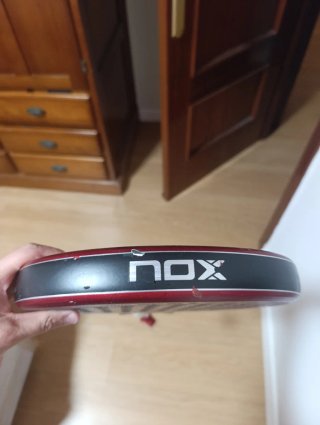 Pala de pádel NOX EA10 Ventus Xtreme agrietada.