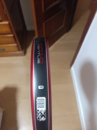 Pala de pádel NOX EA10 Ventus Xtreme agrietada.