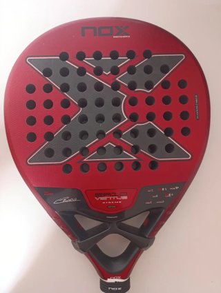 Pala de pádel NOX EA10 Ventus Xtreme agrietada.