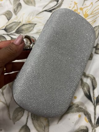 Bolso de fiesta plateado con pedrería