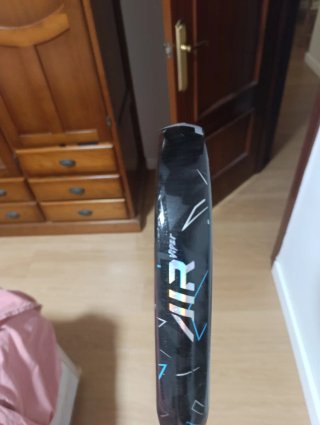 Babolat Air Viper 2025 con grieta.