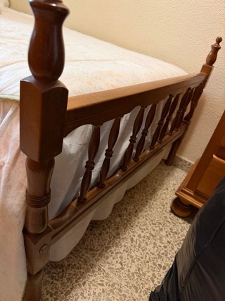 Cama individual de madera, con somier y colchón