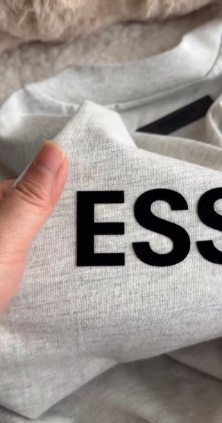 Conjunto Essentials Camiseta y Shorts Gris