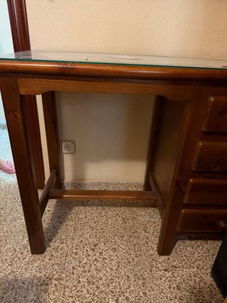 Escritorio de madera con tapa de cristal 4 cajones