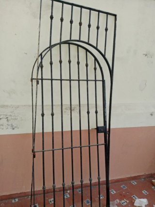 Reja de hierro forjado con arco ,92 ancho ,alt 250