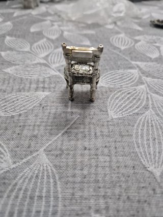 Silla decorativa de plata