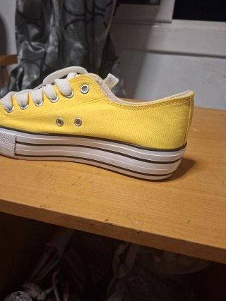 Zapatillas de lona amarillas