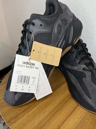 Adidas Yeezy Boost 700 Utility Black | Nuevas
