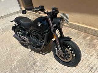 Benelli Leoncino 500 Negra