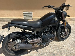 Benelli Leoncino 500 Negra