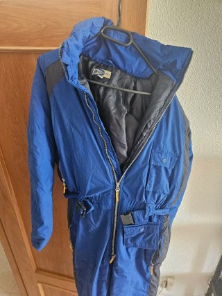 Mono de esquí azul y negro en perfecto estado.