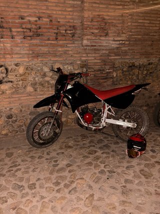 SE VENDE O SE CAMBIA POR MOTO DE ENDURO