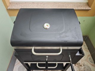 Barbacoa negra portátil.